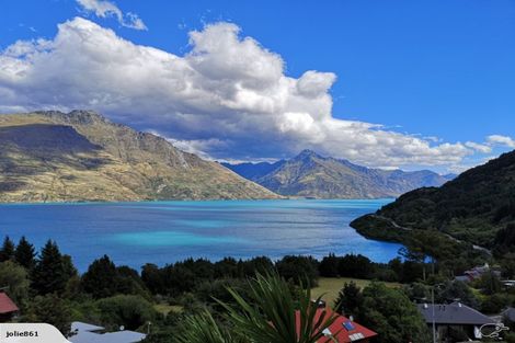 Photo of property in 13 Mckerrow Place, Sunshine Bay, Queenstown, 9300