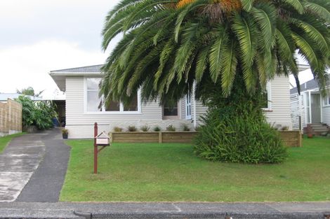 Photo of property in 12 Vodanovich Road, Te Atatu South, Auckland, 0610