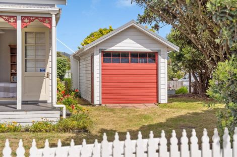 Photo of property in 1 Eruini Street, Waikanae Beach, Waikanae, 5036