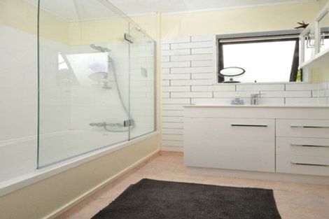 Photo of property in 8 Springtime Crescent, Stanmore Bay, Whangaparaoa, 0932