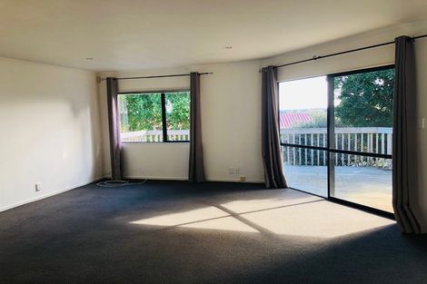 Photo of property in 5 Goldfinch Rise, Unsworth Heights, Auckland, 0632