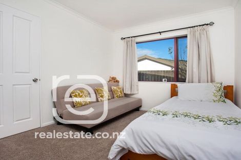 Photo of property in 13 Shah Place, Glen Eden, Auckland, 0602