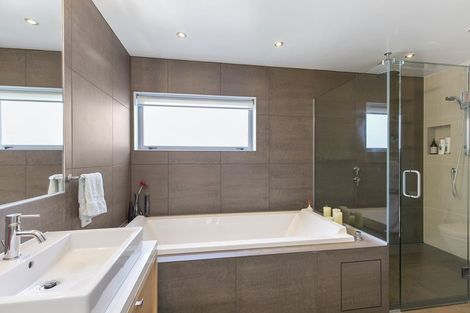 Photo of property in Montreaux Apartments, 10i/164 The Terrace, Wellington Central, Wellington, 6011