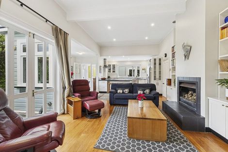 Photo of property in 9 West Road, Northland, Wellington, 6012