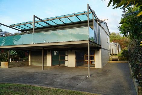 Photo of property in 73 Tindalls Bay Road, Tindalls Beach, Whangaparaoa, 0930