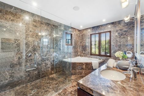 Photo of property in 2 Glenoaks Rise, Mellons Bay, Auckland, 2014