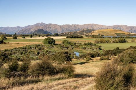 Photo of property in 16 Emerald Bluffs Lane, Glendhu Bay, Wanaka, 9382