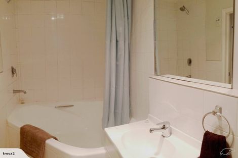 Photo of property in Devonport Apartments, 23/127 Saint Aubyn Street, New Plymouth, 4310