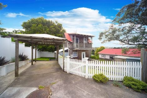 Photo of property in 2/221 Rangatira Road, Beach Haven, Auckland, 0626