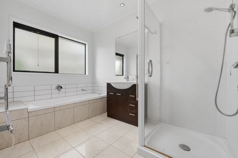 Photo of property in 2 Spring Valley Place, Oteha, Auckland, 0632