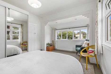 Photo of property in 3 Apu Crescent, Lyall Bay, Wellington, 6022