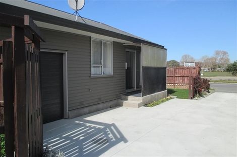 Photo of property in 1/90 Queenspark Drive, Parklands, Christchurch, 8083