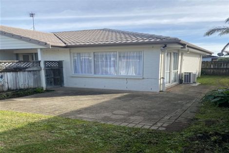 Photo of property in 2/36 West Fairway, Golflands, Auckland, 2013