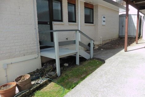 Photo of property in 39 Kirrie Avenue, Te Atatu South, Auckland, 0610