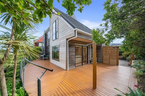 Photo of property in 56 Frobisher Street, Island Bay, Wellington, 6023