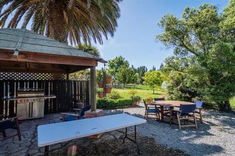 Photo of property in 72 Timaru Road, Waimate, 7924