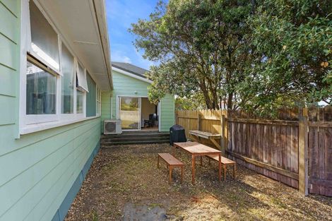 Photo of property in 98 Field Way, Waikanae Beach, Waikanae, 5036