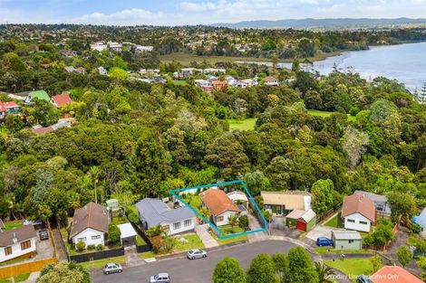 Photo of property in 16 Thistledew Place, Bayview, Auckland, 0629