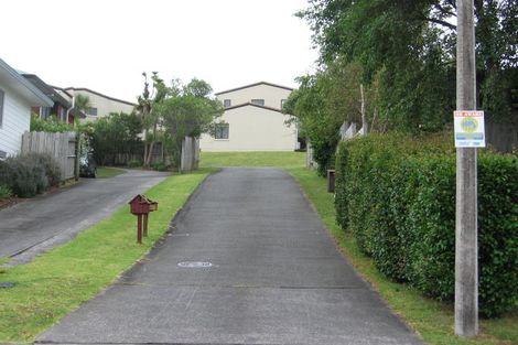 Photo of property in 2/15 Stoneleigh Court, Sunnynook, Auckland, 0632