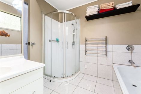Photo of property in 2 Cezanne Place, New Lynn, Auckland, 0600