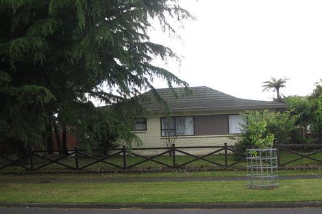 Photo of property in 2/24 Beaumaris Way, Conifer Grove, Takanini, 2112