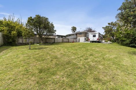 Photo of property in 96 Colwill Road, Massey, Auckland, 0614
