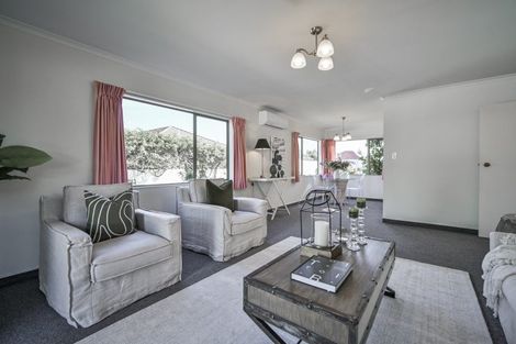 Photo of property in 2/239 Warwick Road, Mayfair, Hastings, 4122