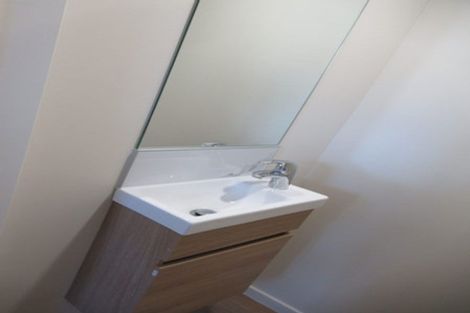 Photo of property in 10/2 Nikau Street, New Lynn, Auckland, 0600