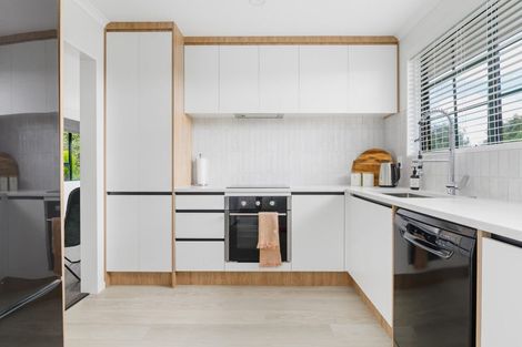 Photo of property in 19 Waiwherowhero Drive, St Andrews, Hamilton, 3200