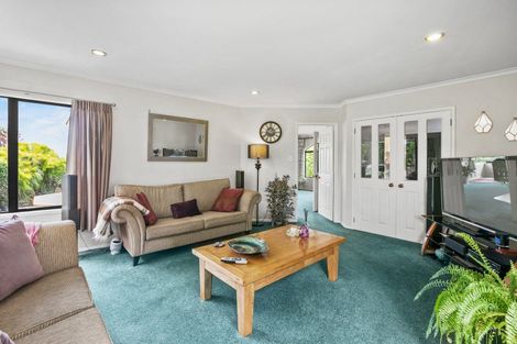 Photo of property in 2 Royal Heights, Glen Avon, New Plymouth, 4312