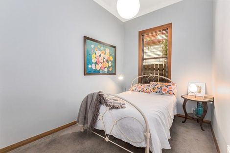 Photo of property in 18 Mills Road, Brooklyn, Wellington, 6021