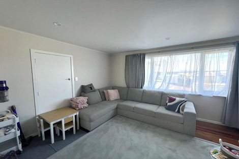 Photo of property in 22 Kenmore Street, Newlands, Wellington, 6037