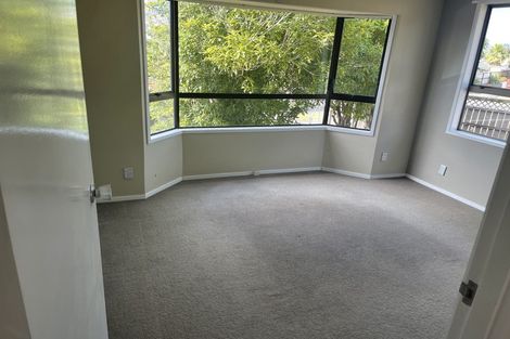 Photo of property in 48 Hollyford Drive, Clover Park, Auckland, 2105