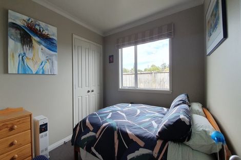 Photo of property in 10 Nirmal Place, Sunnyvale, Auckland, 0612