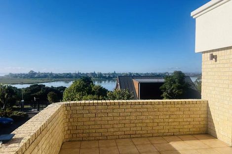 Photo of property in 15 Constable Lane, West Harbour, Auckland, 0618