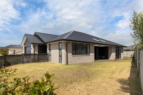 Photo of property in 15 Livingstone Drive, Papamoa Beach, Papamoa, 3118