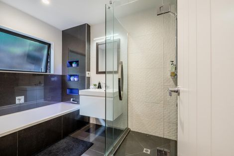 Photo of property in 410a Scenic Drive, Waiatarua, Auckland, 0612