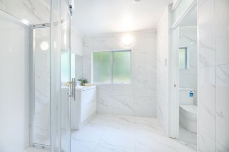 Photo of property in 2/15 Dunraven Place, Torbay, Auckland, 0630