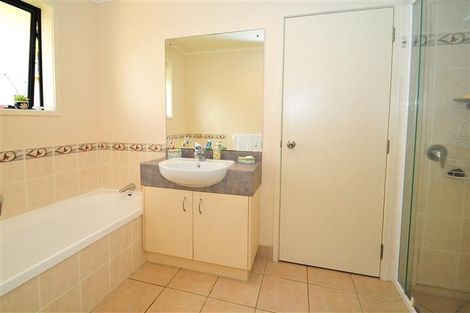 Photo of property in 64 Roberta Crescent, Orewa, 0931