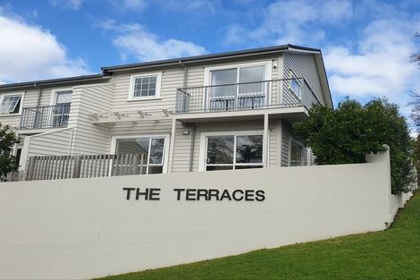 Photo of property in 1/86 Fernhill Way, Oteha, Auckland, 0632