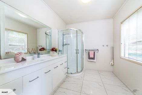 Photo of property in 24a East Coast Road, Milford, Auckland, 0620