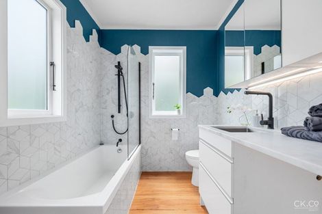 Photo of property in 34 Miromiro Road, Normandale, Lower Hutt, 5010