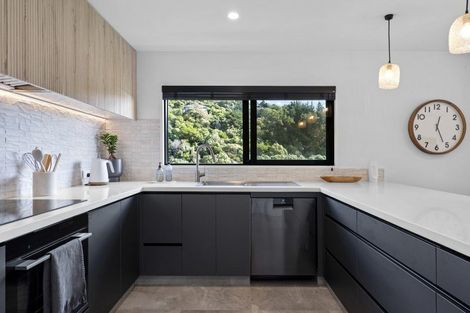 Photo of property in 32 Soleares Avenue, Mount Pleasant, Christchurch, 8081