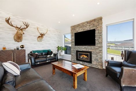 Photo of property in 78 Queen Charlotte Drive, Aotea, Porirua, 5024