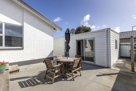 Photo of property in 27 Tukapa Street, Westown, New Plymouth, 4310
