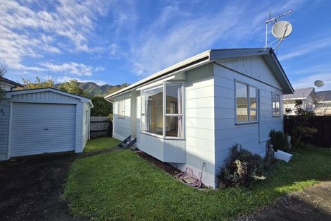 Photo of property in 6a Awamutu Grove, Waiwhetu, Lower Hutt, 5010