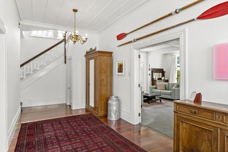 Photo of property in 21 Selwyn Terrace, Thorndon, Wellington, 6011