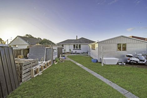 Photo of property in 6 Carisbrooke Street, Aranui, Christchurch, 8061