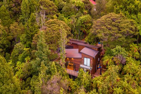 Photo of property in 410a Scenic Drive, Waiatarua, Auckland, 0612