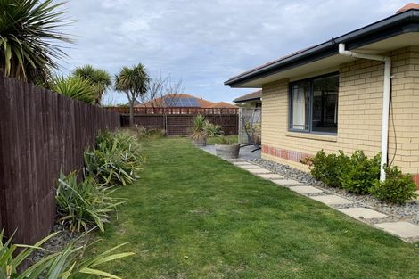 Photo of property in 35 Eastwood Rise, Waimairi Beach, Christchurch, 8083